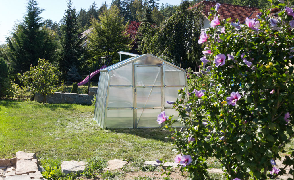 Termoizolačný skleník G21 GZ 59 na záhrade