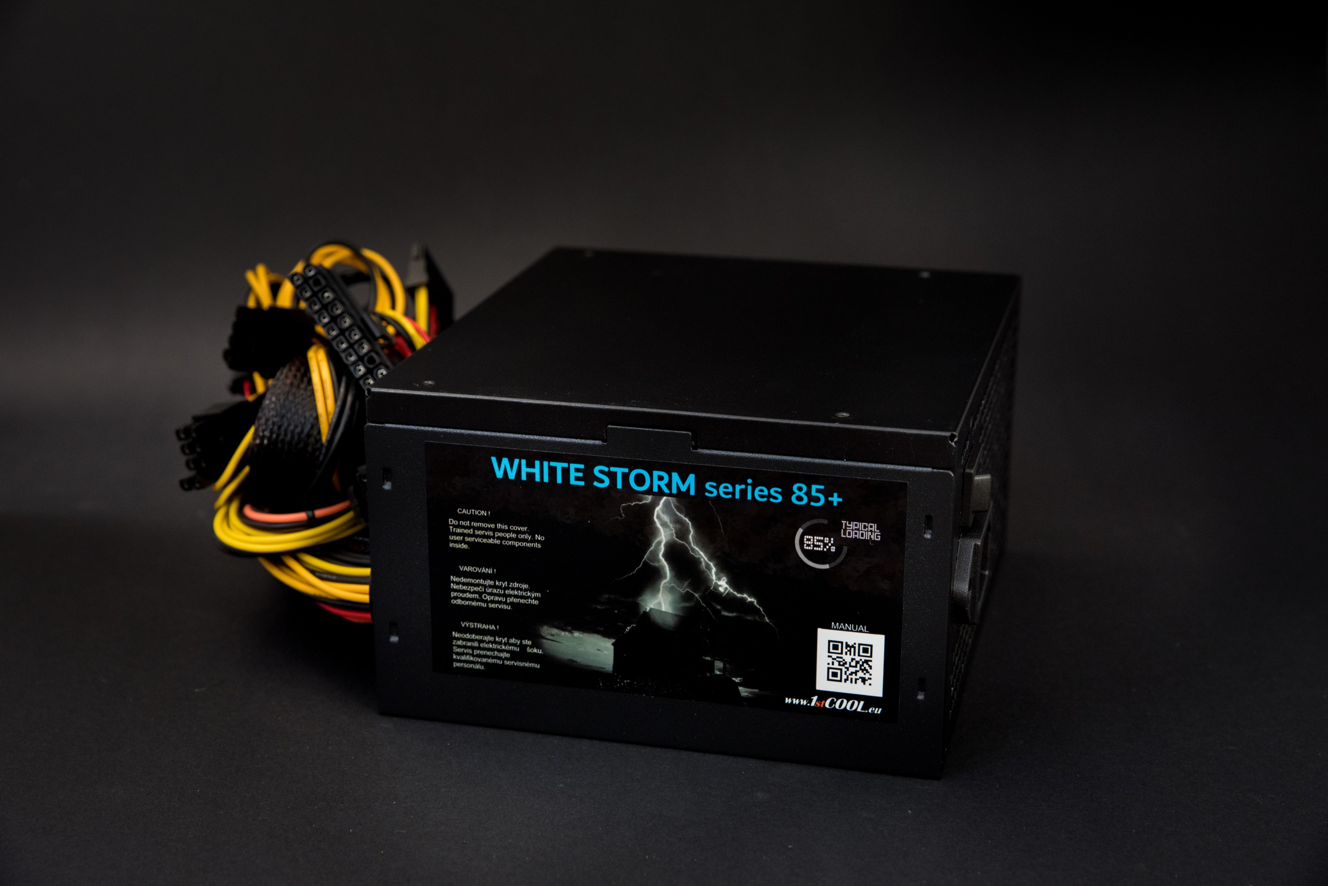 550W napájací zdroj 1stCOOL White Storm je vhodný pre počítačové DIY zostavy vytvorené na mieru náročných AAA hier