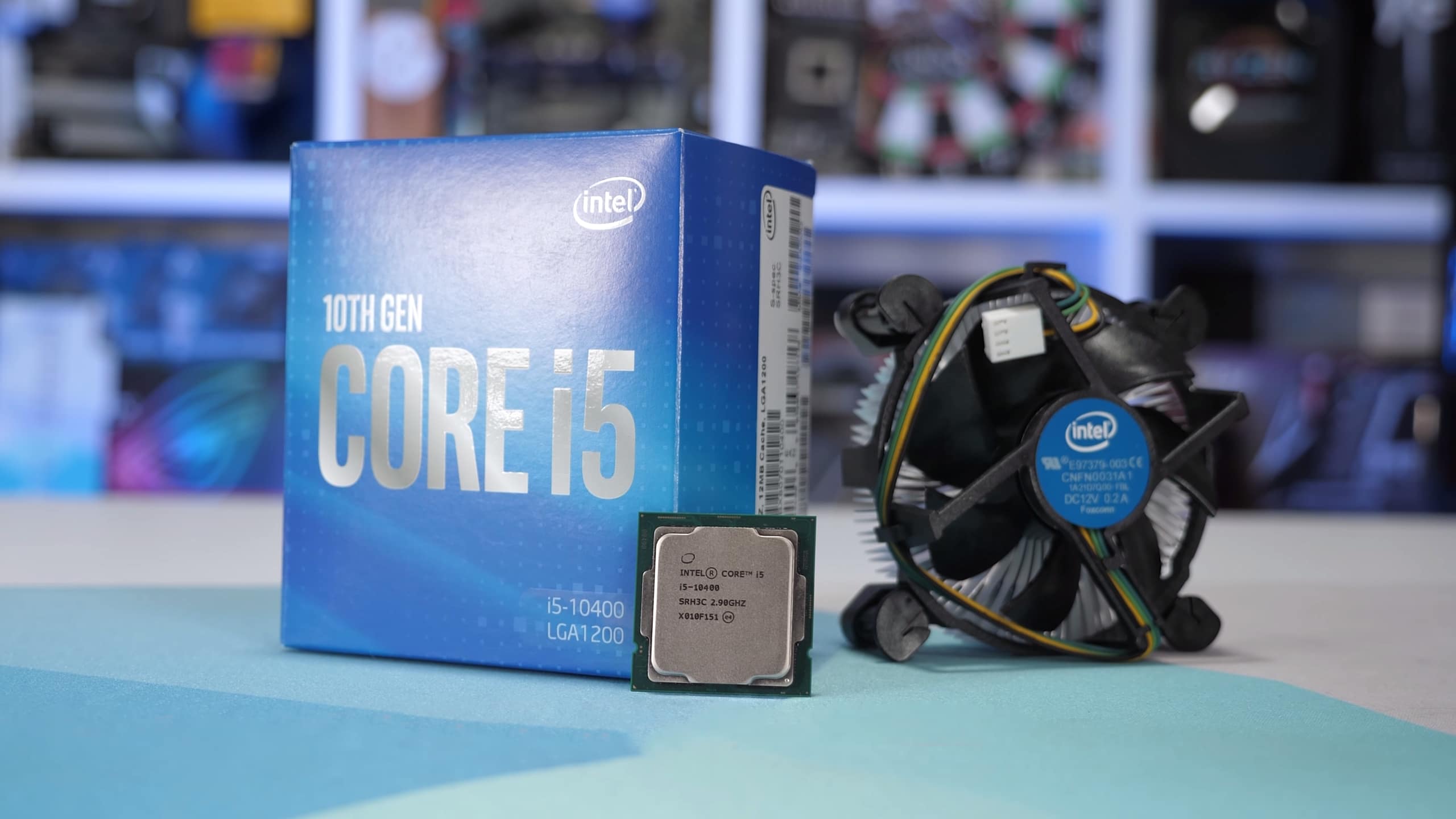 V balení procesora Intel Core i5-10400 potom nájdete vylepšený chladič typu Box, ktorý zaistí bezpečnú prevádzku vďaka vysokej úrovni absorbcie tepla z CPU.