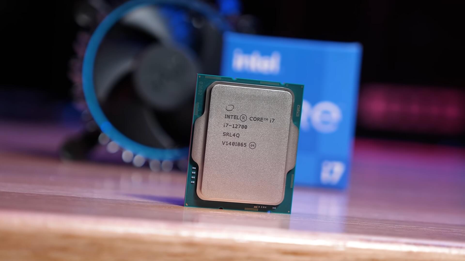Procesor Intel Core i7-12700 je špeciálne určený pre základné dosky s päticou LGA1700 z radu Intel 600 Series, kedy sa pýši 12 jadrami s maximálnym taktom až 4,9 GHz vďaka TB 3.0 technológii.