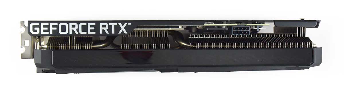 O napájení grafické karty Asus DUAL-RTX3050-O8G se stará 6+2fázová napájecí kaskáda, která vyžaduje přídavné napájení pomocí 8kolíkového konektoru.