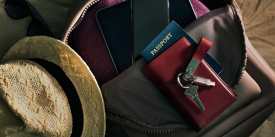 Kompaktní flashdisk Sandisk Ultra Dual Drive Luxe hravě strčíte do kapsy, batohu či kabelky, takže představuje perfektní řešení pro cestování všeho druhu