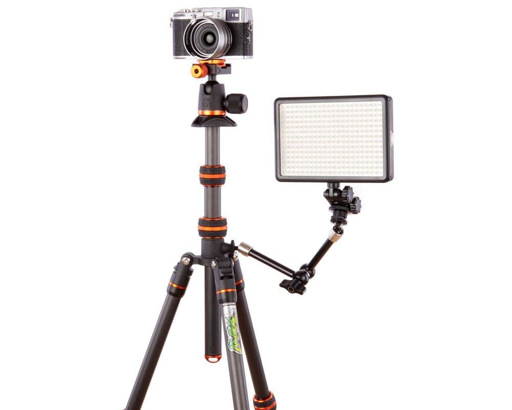 Ke stativu 3LT Brian 2.0 je možné připojit přídavné rameno díky dalšímu 1/4? šroubu, což umožňuje připevnění LED osvětlení, monitoru či dalšího přídavného příslušenství.