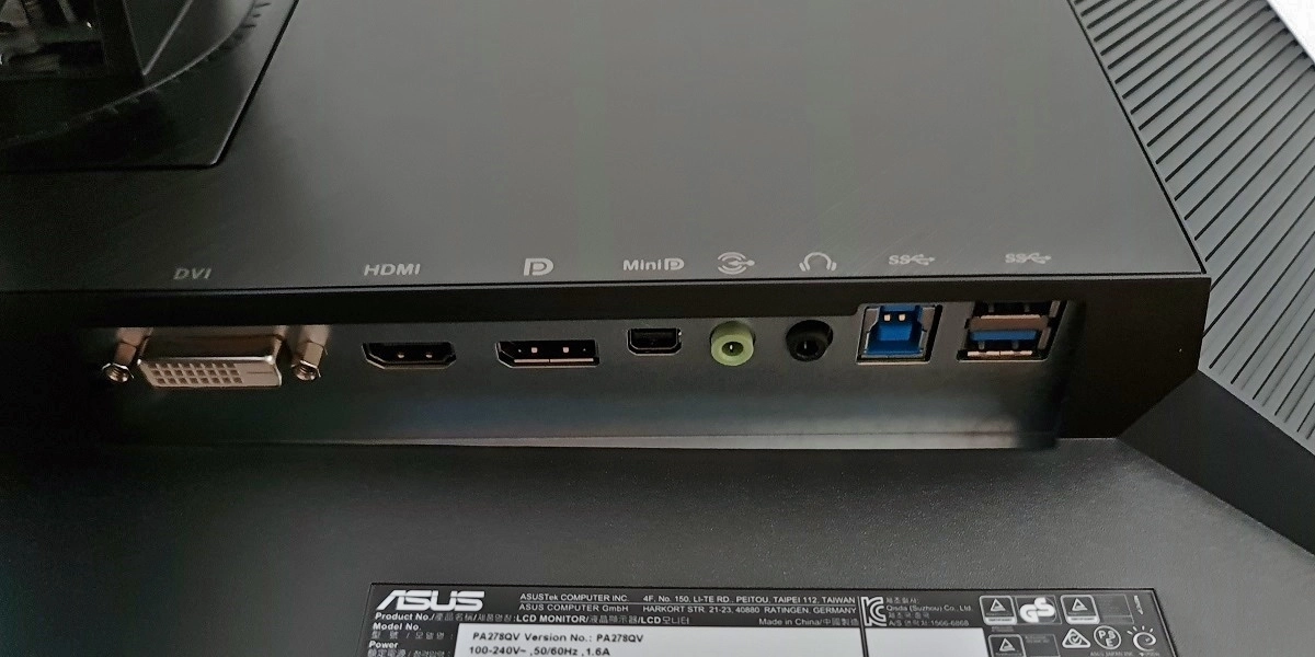 Monitor ASUS ProArt PA278QV vyniká také bohatou konektivitou, díky čemuž jej připojíte k širokému spektru zařízení.