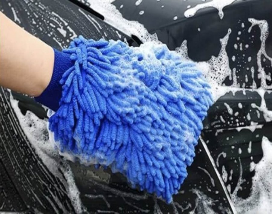 Mycí rukavice M. A. T. 394001 je vhodná pro mokré i suché čištění, kdy slouží pro mytí celého automobilu či jako klasická prachovka na elektroniku, nábytek i další interiérové doplňky.