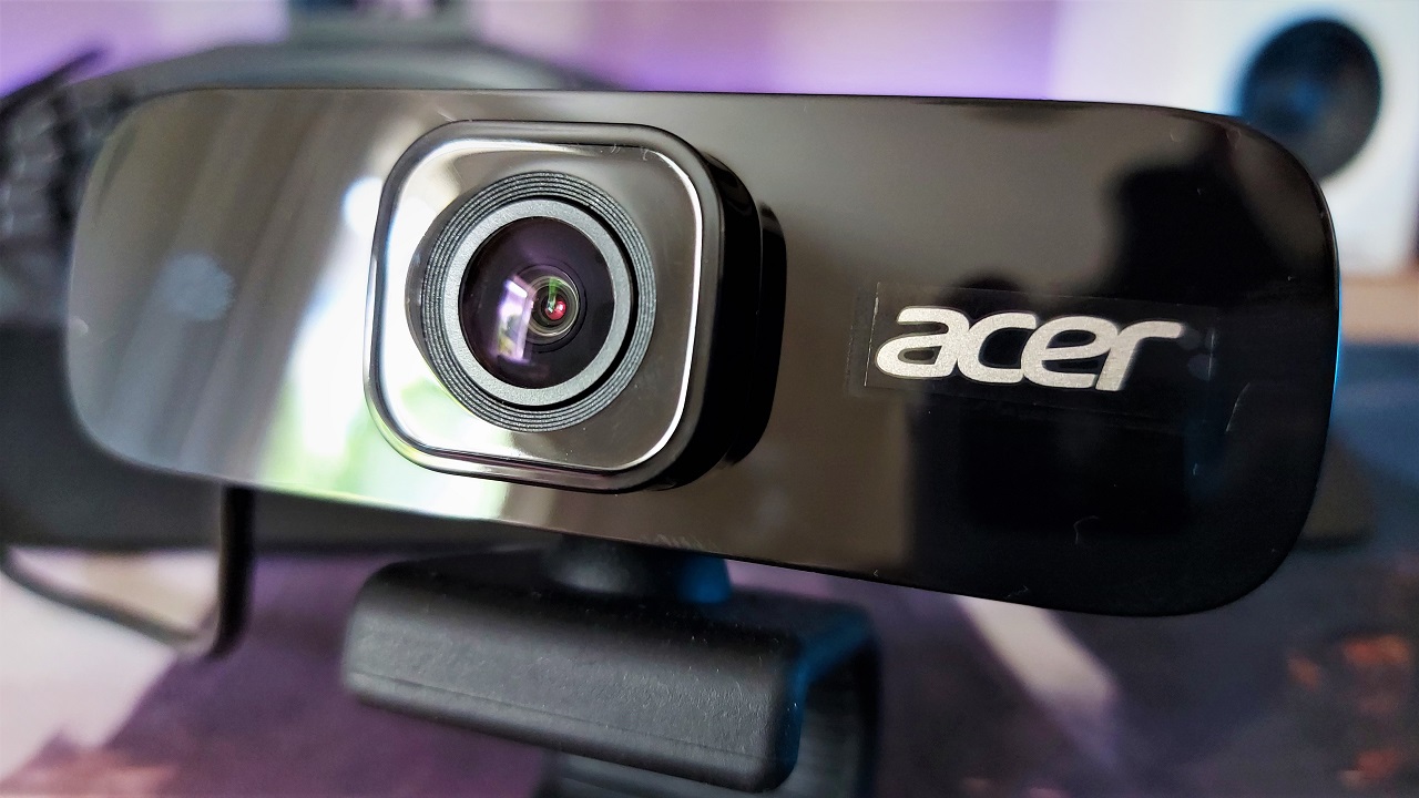 Webov kamera Acer ACR010 vynik kompaktnmi rozmermi 10 x 2,5 x 3,5 cm, nzkou hmotnosou 150 g a tlovm dizajnom, ktor zapadne do kadho prostredia.