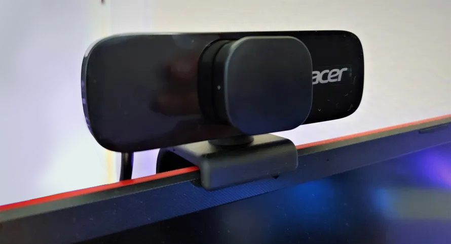 Sasou balenia je miniatrny odnmaten kryt pre zahalenie objektvu, teda kamera Acer ACR010 mysl aj na vae skromie.