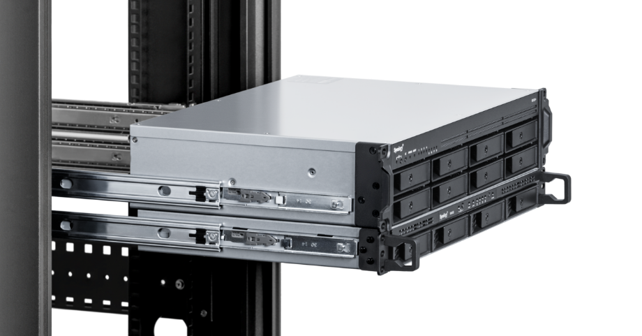 Chytré datové úložiště Synology RackStation DS1221+ je kompaktní síťové řešení, které zefektivňuje správu dat a multimédií.
