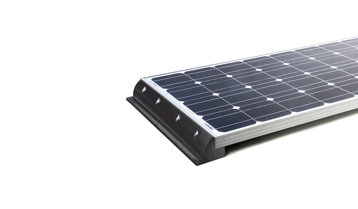 Sada 2 plastových úchytů MHPower Long se používá k pevnému připevnění solárních panelů na dopravní prostředky i budovy.