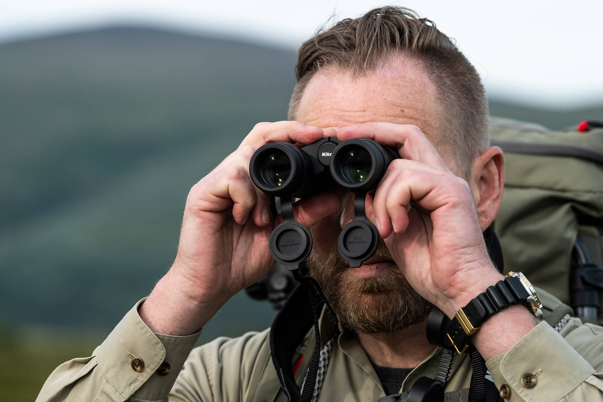 Optika ďalekohľadu Nikon Monarch M5 je vyrobená z baryového korunového skla BaK-4 pre minimálne straty v okrajoch hranolov a šošovky aj s hranolmi sú potom opatrené viacnásobnými optickými vrstvami, ktoré garantujú prirodzenejší obraz za každej situácie.