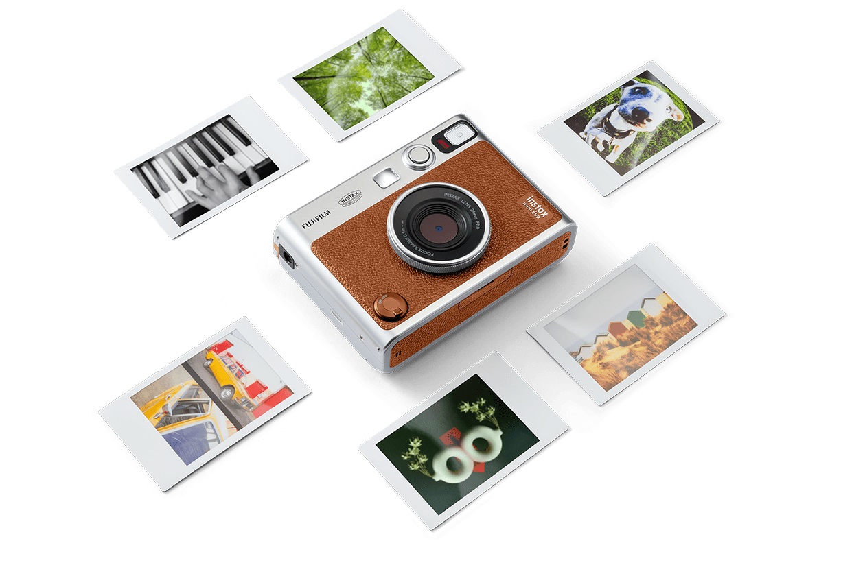 Fotoaparát Fujifilm Instax mini EVO s vytlačenými fotografiami