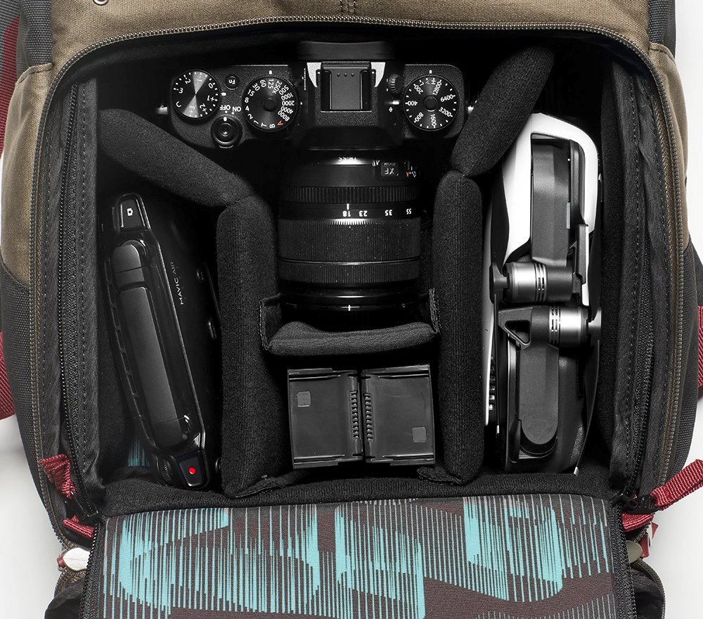 Fotobatoh National Geographic Iceland 2n1 Backpack S je určený na pohodlné a bezpečné prenášanie profesionálnych DSLR a CSC fotoaparátov i ďalšieho potrebného vybavenia.
