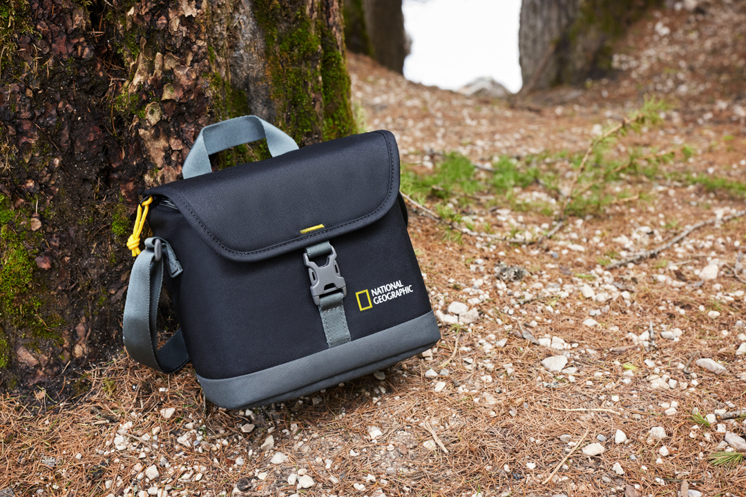 Ľahká a kompaktná taška National Geographic Camera Shoulder Bag Small