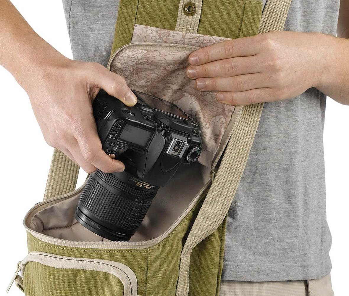 Fotobrašňa National Geographic Earth Explorer Shoulder Bag S ponúkne vytúžený priestor pre DSLR/CSC fotoaparát, 2 objektívy, externý blesk, všetku kabeláž aj ďalšie príslušenstvo.