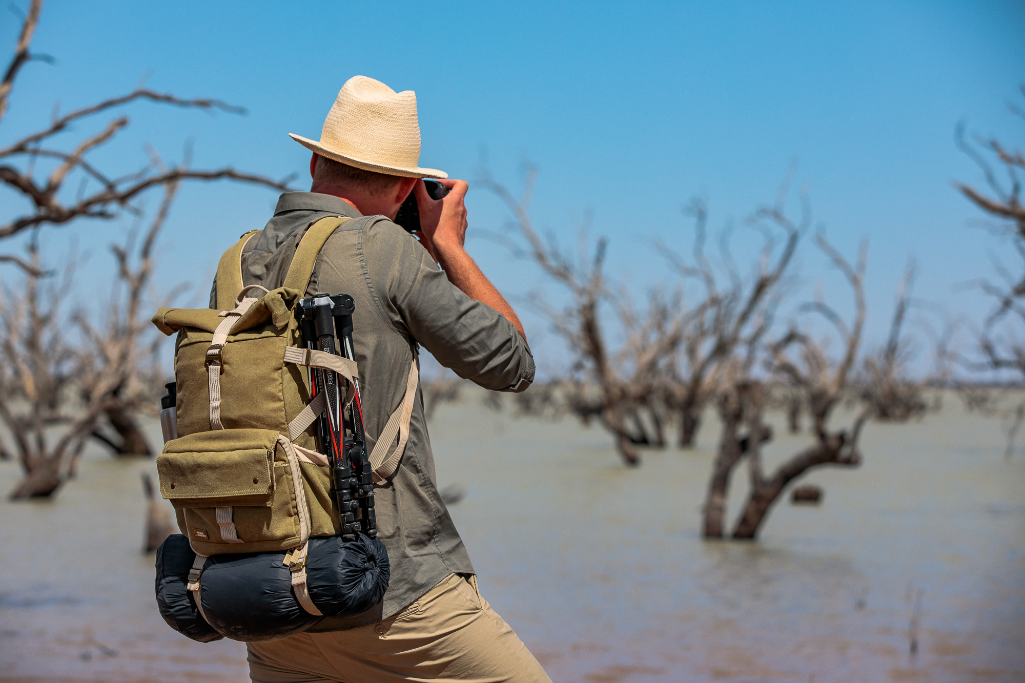 Fotobatoh National Geographic Backpack S z legendárnej kolekcie Earth Explorer cie¾a prevažne na scestovaných fotografov a kameramanov s vysokými nárokmi na praktiènos� a celkový vzh¾ad.