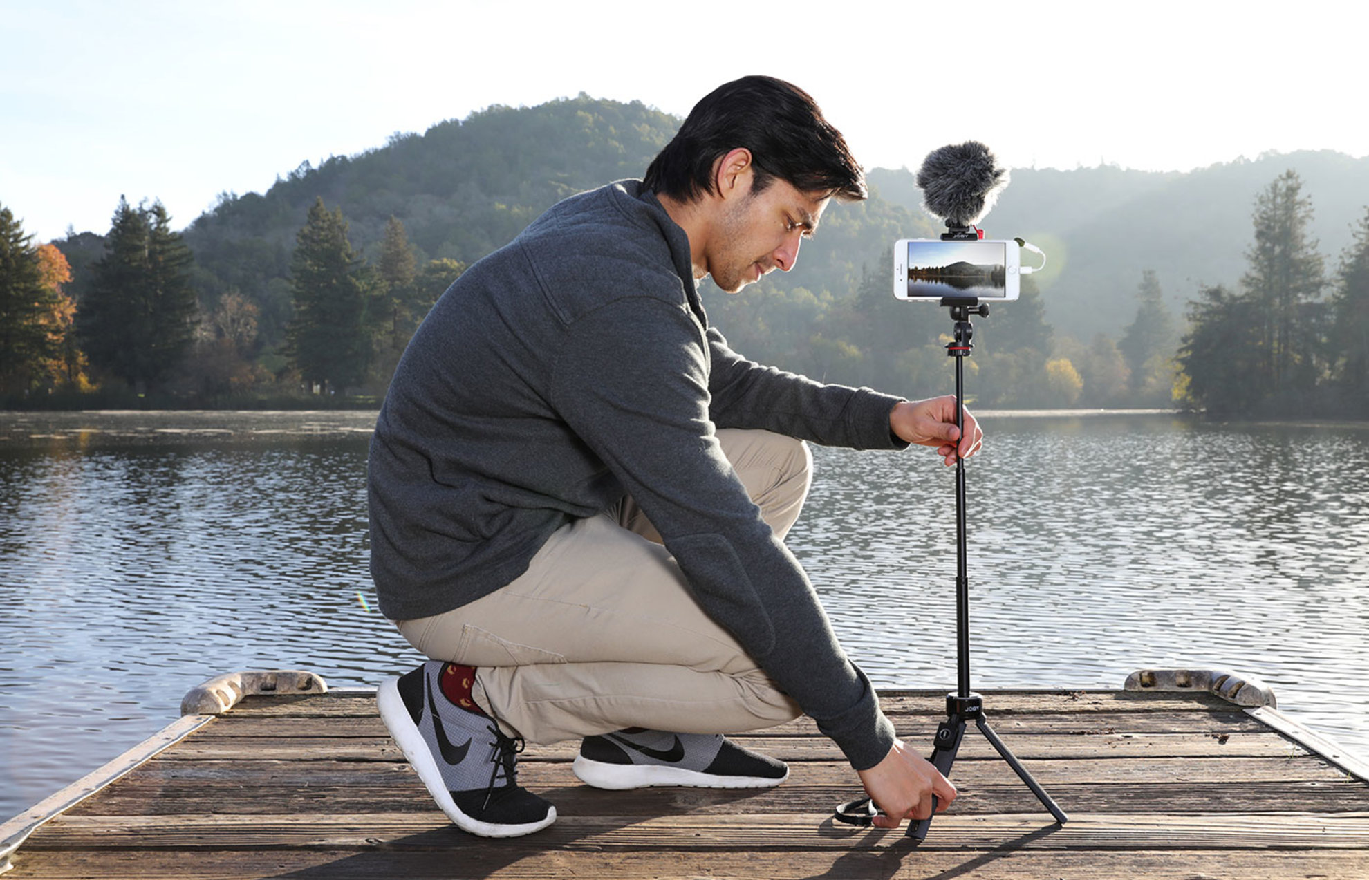 Univerzální teleskopický tripod a selfie tyč Joby GripTight Pro TelePod v 1 kompaktním nástroji nabízí opravdu široké příslušenství a je speciálně určený pro smartphony, CSC fotoaparáty a akční kamery do hmotnosti 1 kg.