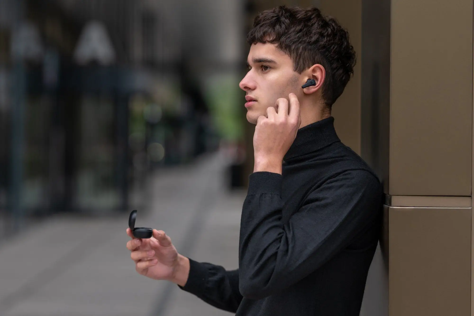 Bezdrôtové In-Ear slúchadlá Niceboy Pins 3 ANC s podporou Bluetooth 5.1 sú navrhnuté tak, aby vás nijako neobmedzovali pri pohybe či pri iných aktivitách.