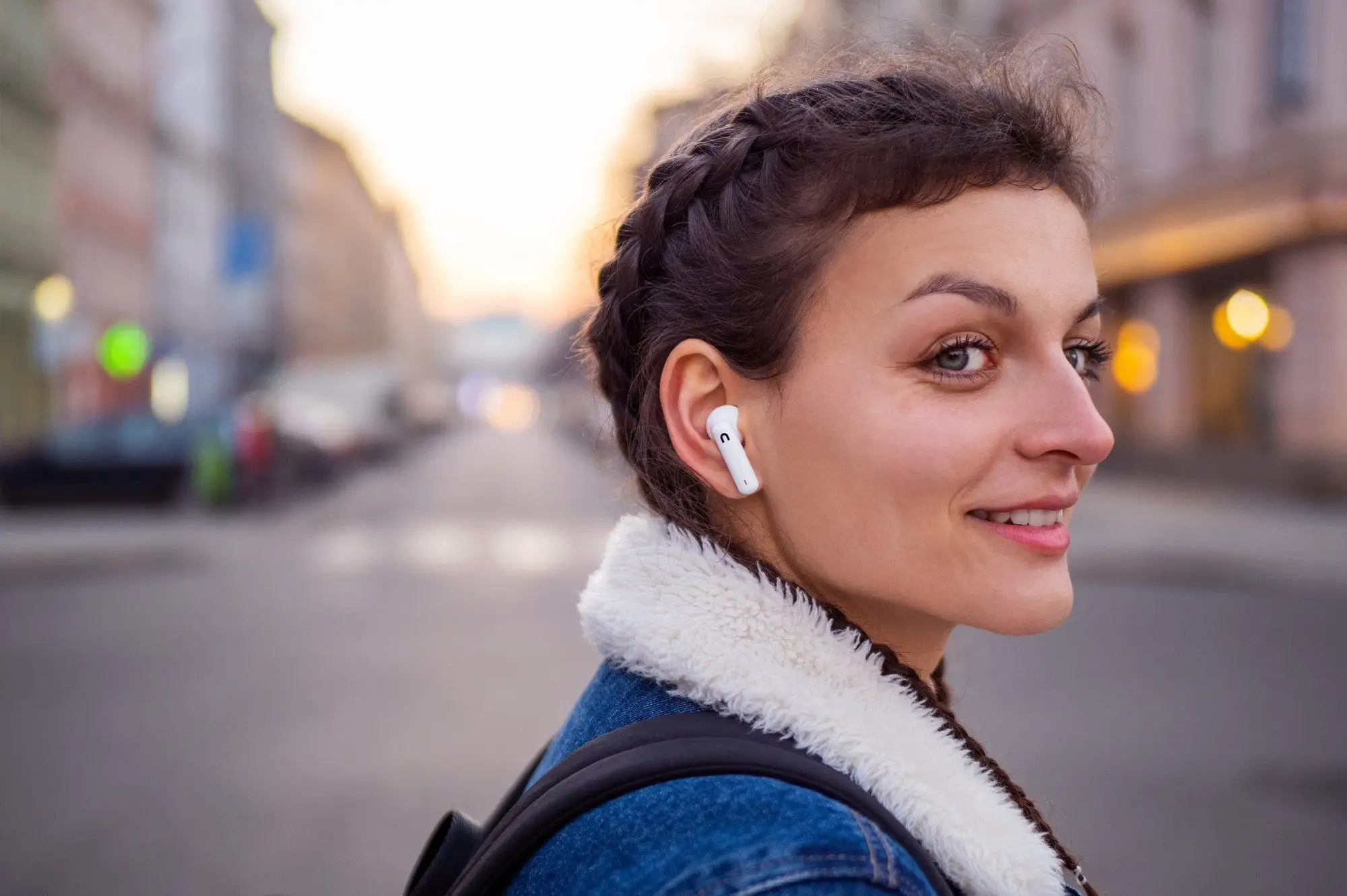 A vezeték nélküli Niceboy Pins 3 In-Ear fülhallgató Bluetooth 5.1 támogatással úgy volt tervezve, hogy ne akadályozza Önt mozgás vagy más tevékenységek közben.