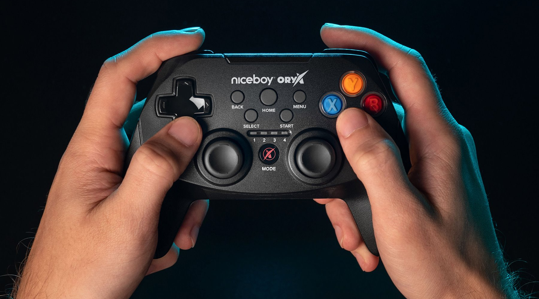 Univerzálny herný ovládač Niceboy ORYX GamePad je špeciálne určený pre PC, chytré telefóny aj herné konzoly 7. generácie, ako je Playstation 3 alebo Xbox 360.