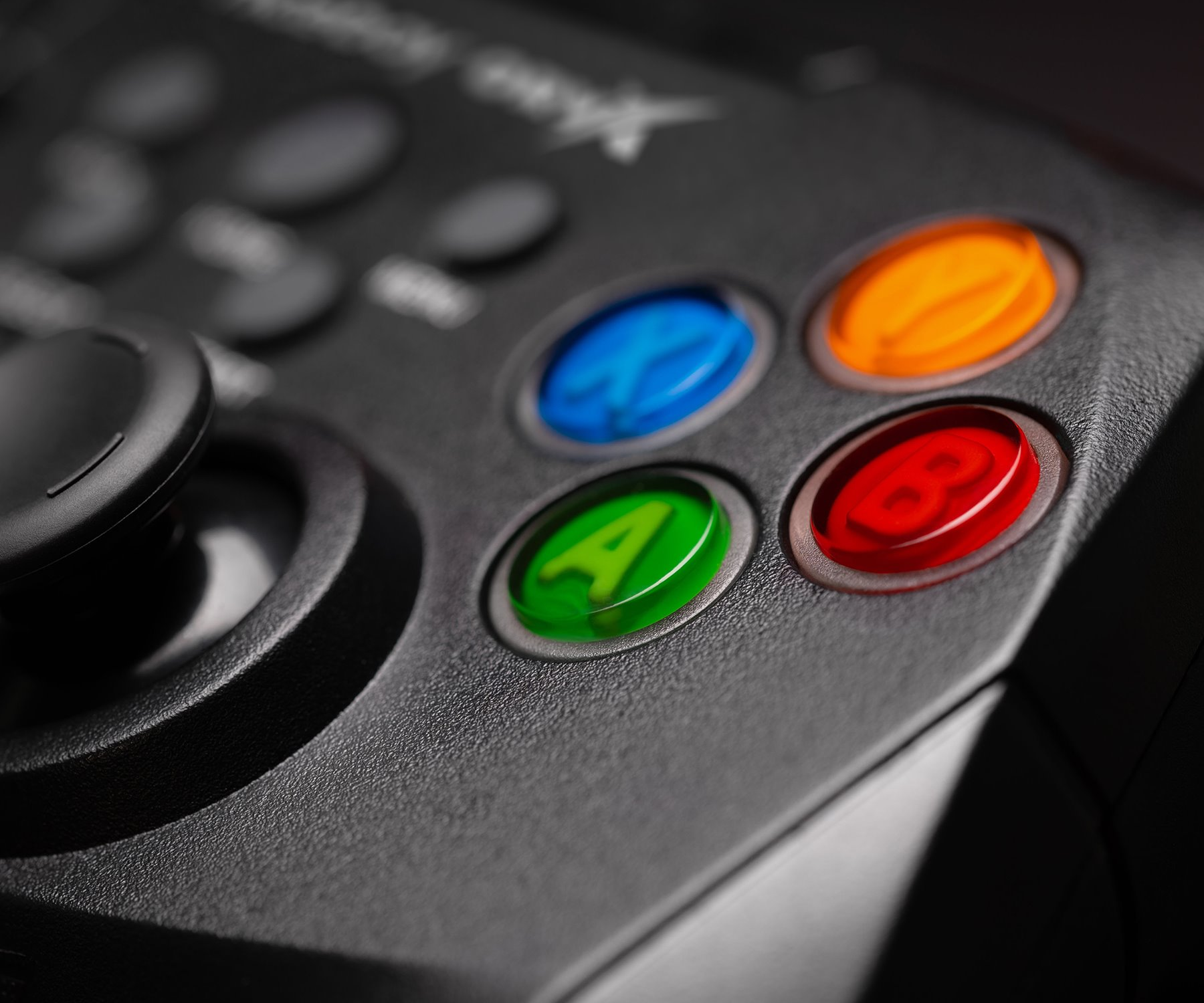 ORYX GamePad má celkem 17 tlačítek ve známém rozložení, včetně klasických tlačítek A, B, X a Y, analogových triggerů, 2 joysticků, 8cestného křížového D-padu a dalších.