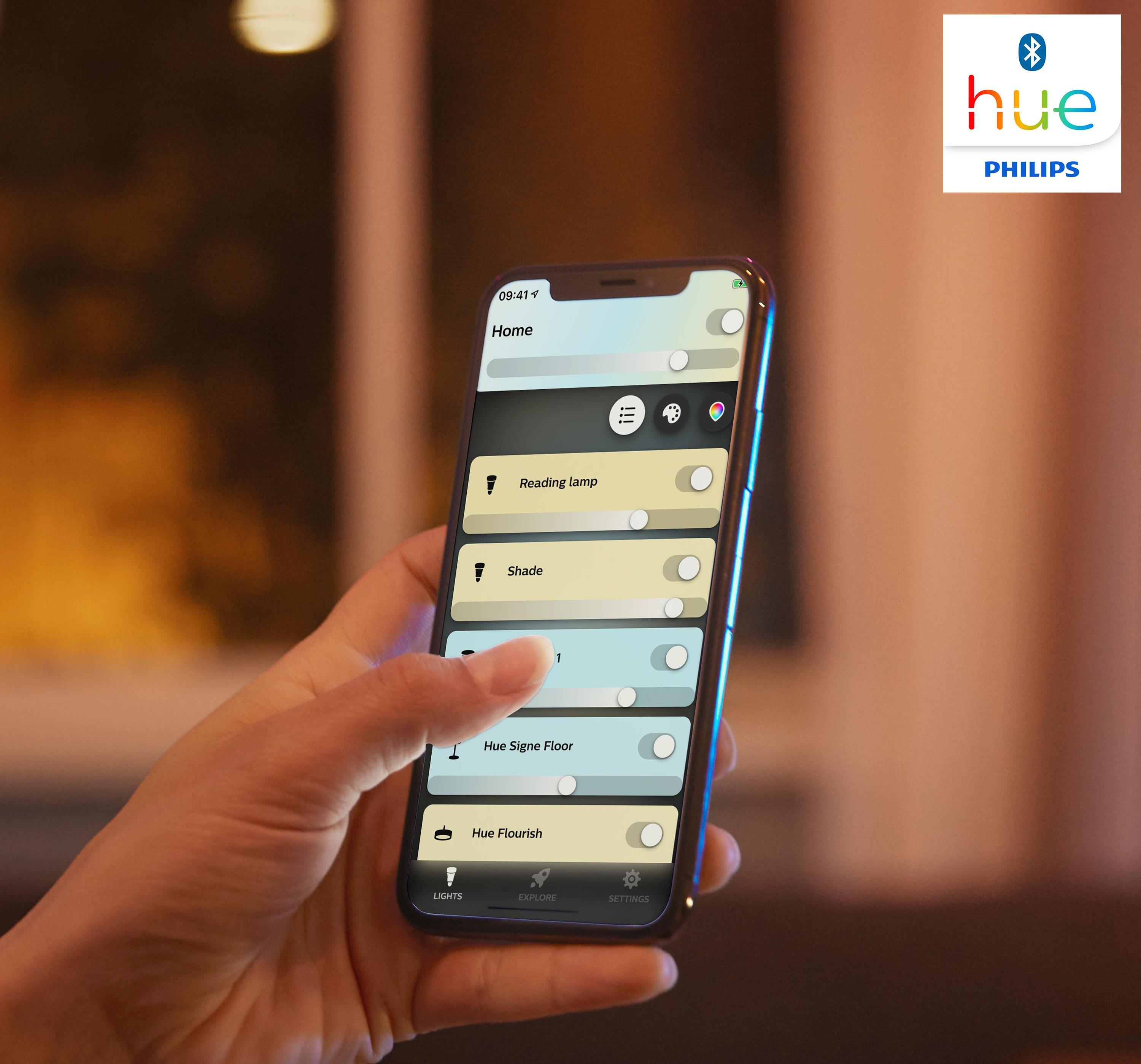 Výhodou svietidla Philips Hue Aurelle je možnosť vzdialeného ovládania cez Bluetooth pripojenie a mobilnú aplikáciu Hue pre Android a iOS.