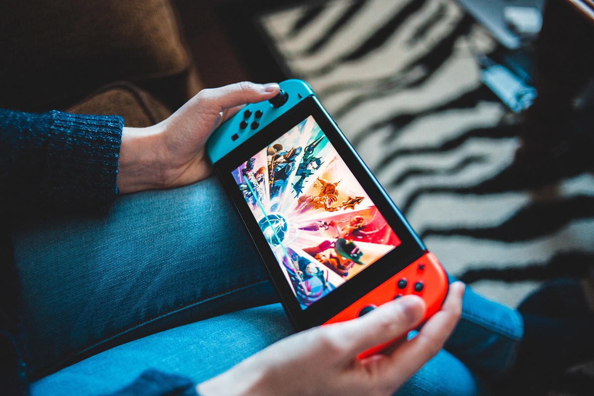 Herná konzola Nintendo Switch v2 je vybavená vnútornou flash pamäťou eMMC s kapacitou 32 GB pre vaše obľúbené hry a aplikácie.
