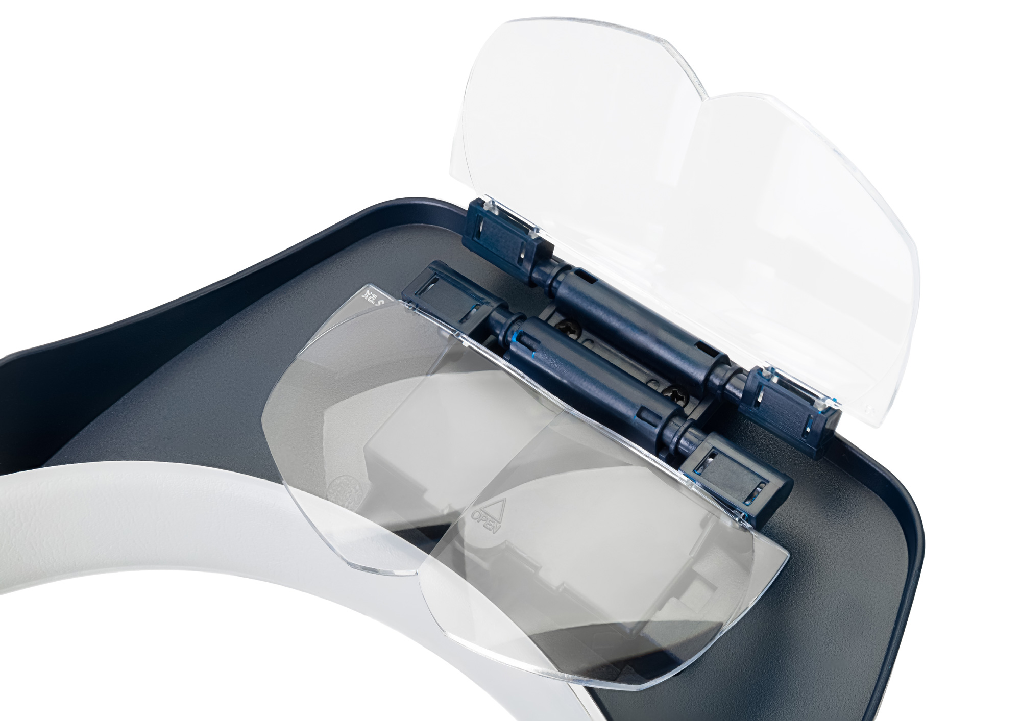 Optická soustava lupy Discovery Crafts DHR 30 se skládá ze 4 obdélníkových čoček k prohlížení oběma očima.