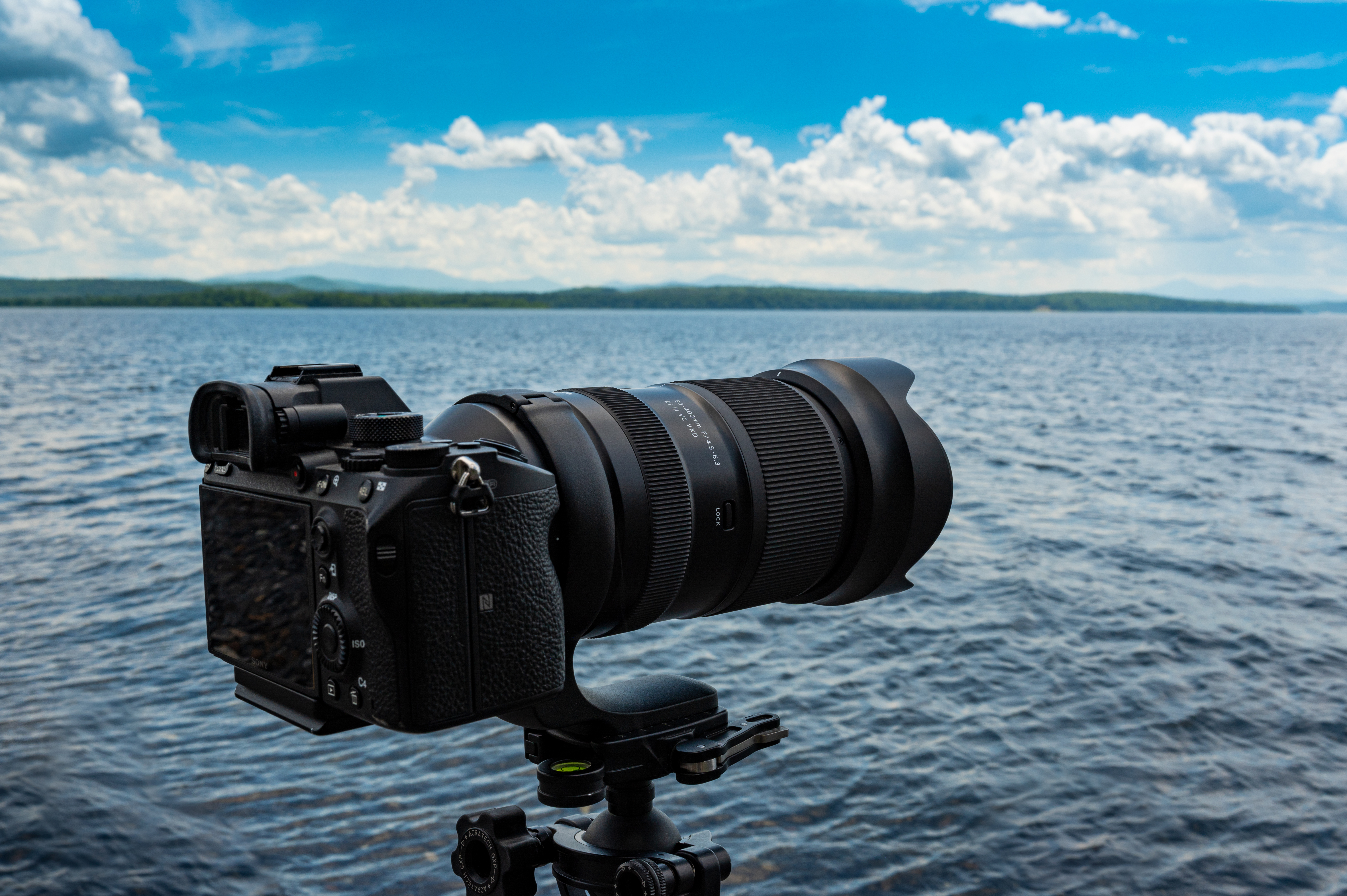 Objektiv Tamron na fotoaparátu Sony u moře
