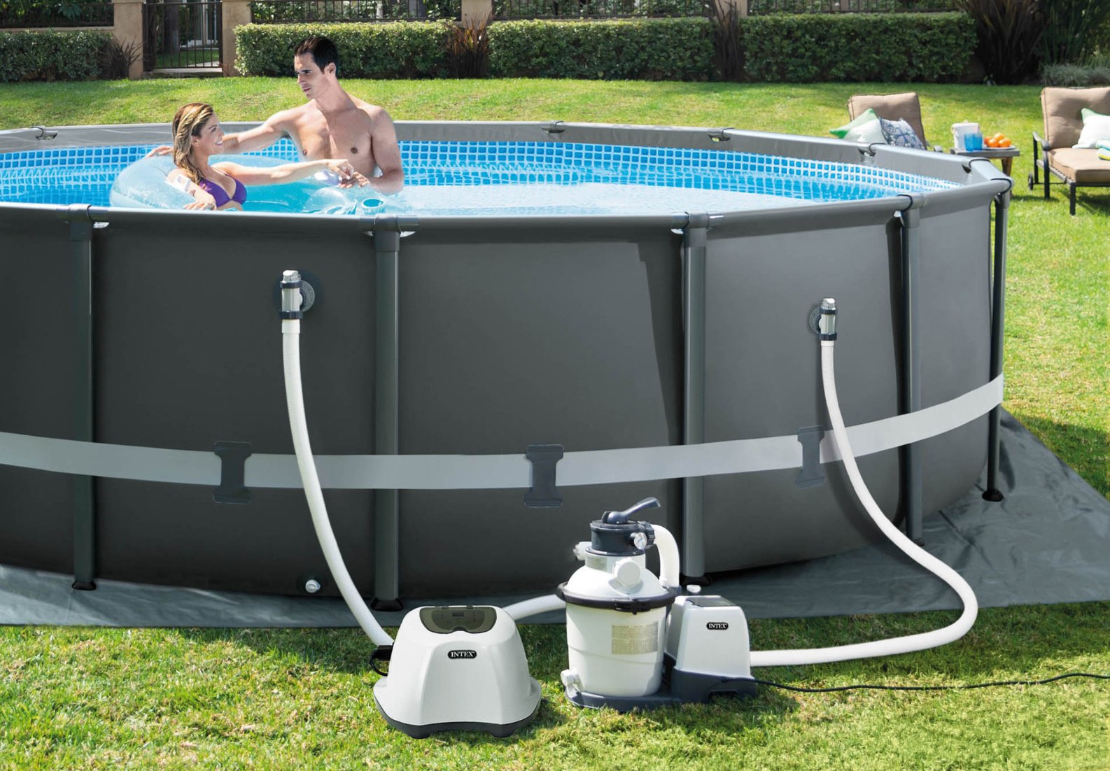 Chlorinátor Intex Krystal Clear 26668 zajistí čistější a zdravější vodu ve vašem vnitřním i venkovním bazénu o objemu do 26 m3, kdy ušetří až 85 % prostředků za bazénovou chemii.