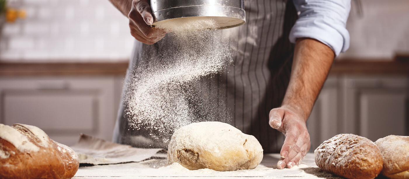 S domácou pekárňou Sencor SBR 0770WH môžete zapojiť svoju fantáziu a vytvoriť jedinečný kúsok pečiva, nad ktorým sa pozastaví celá rodina aj vaši hostia.