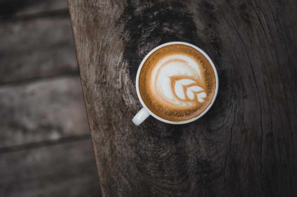 Nerezový pěnič mléka Catler MF 610 s magnetickým systémem míchání připraví osvěžující frappé, nadýchané latté, lahodné cappuccino nebo sladkou čokoládu.