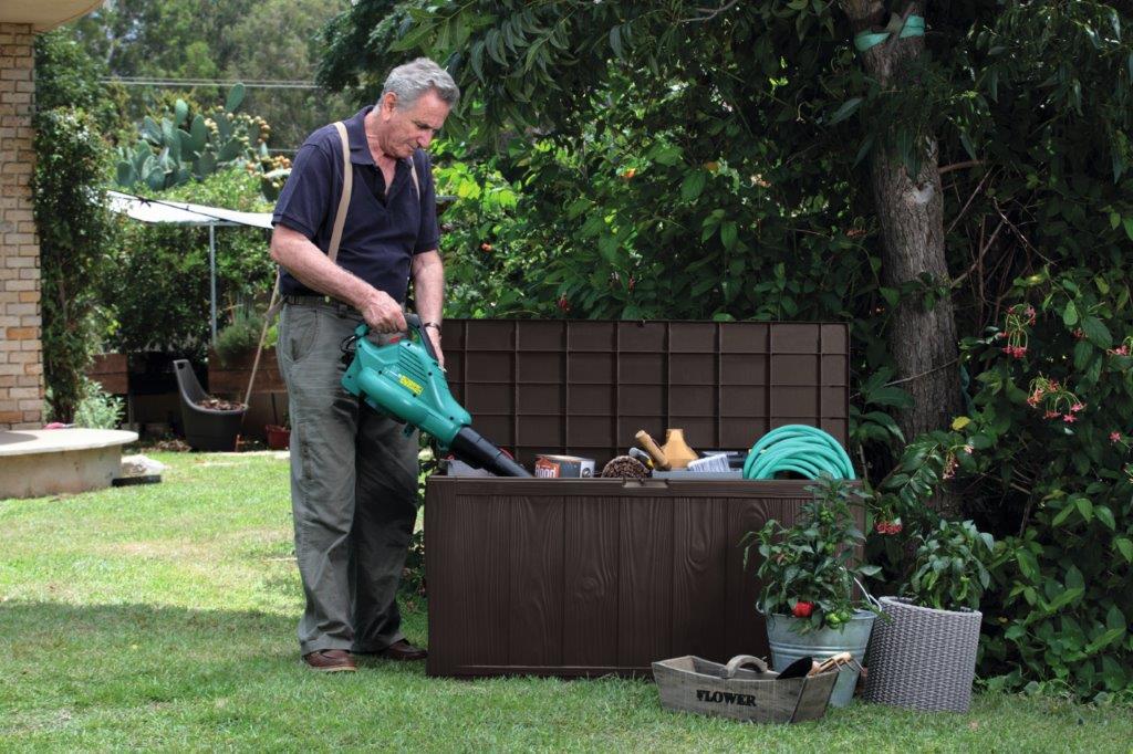 Záhradný box Keter Sherwood 270L v hnedej farbe rozšíri úložný priestor pre vaše náčinie