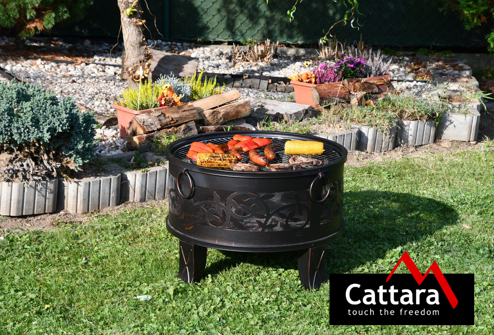 Přenosné ohniště Cattara SANTORIN na zahradě