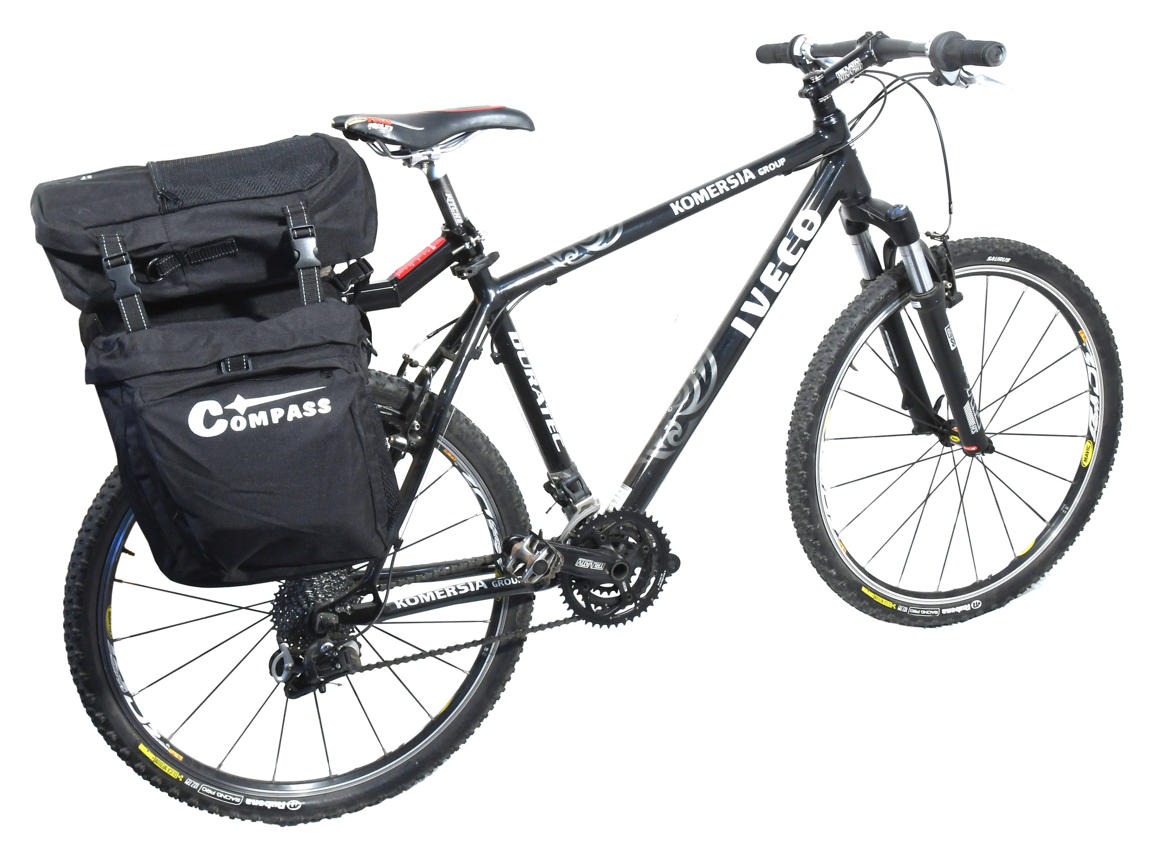Cyklistická brašna Compass Bike 12032 je vhodná na nákupy i vícedenní výlety, neboť je opatřena 2 postranními 12l kapsami a vrchní 11l taškou s možností odepnutí.