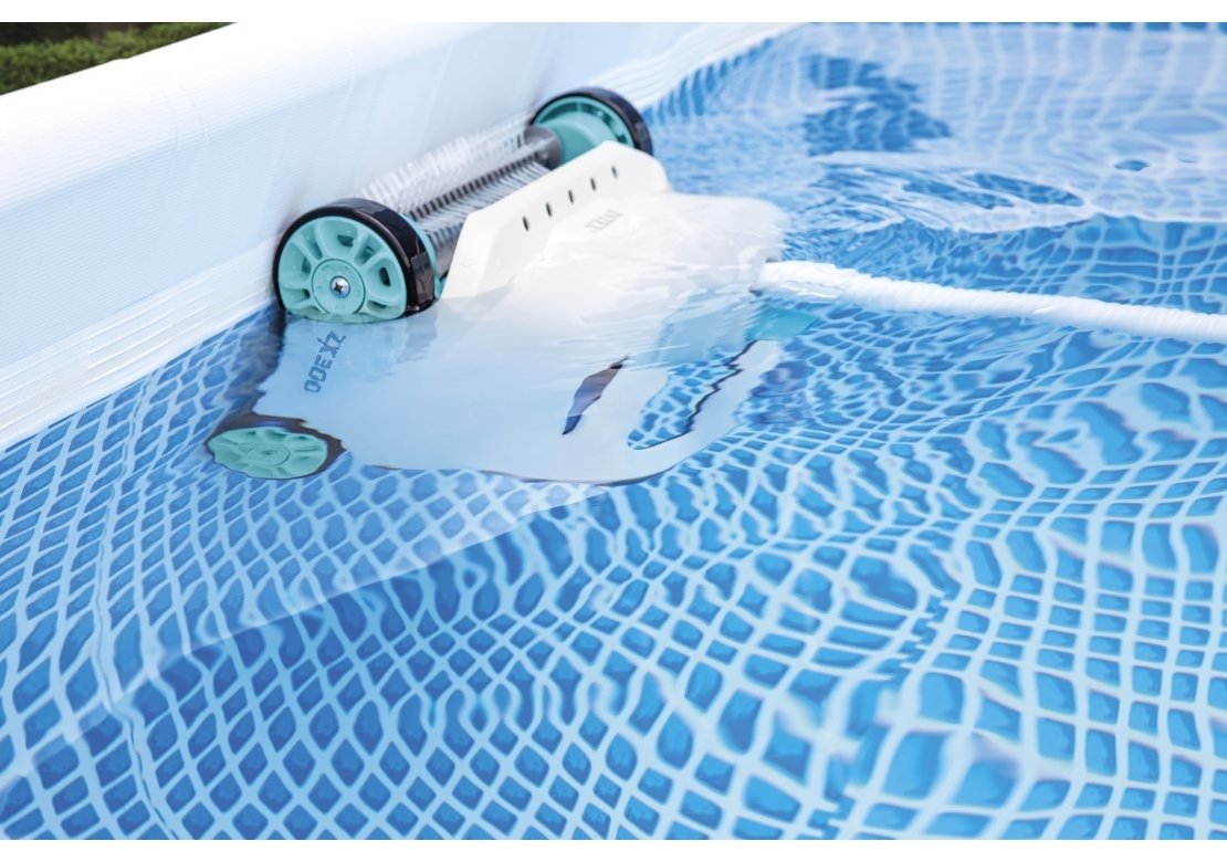 Bazénový vysavač Intex ZX 300 DE LUXE ve vodě
