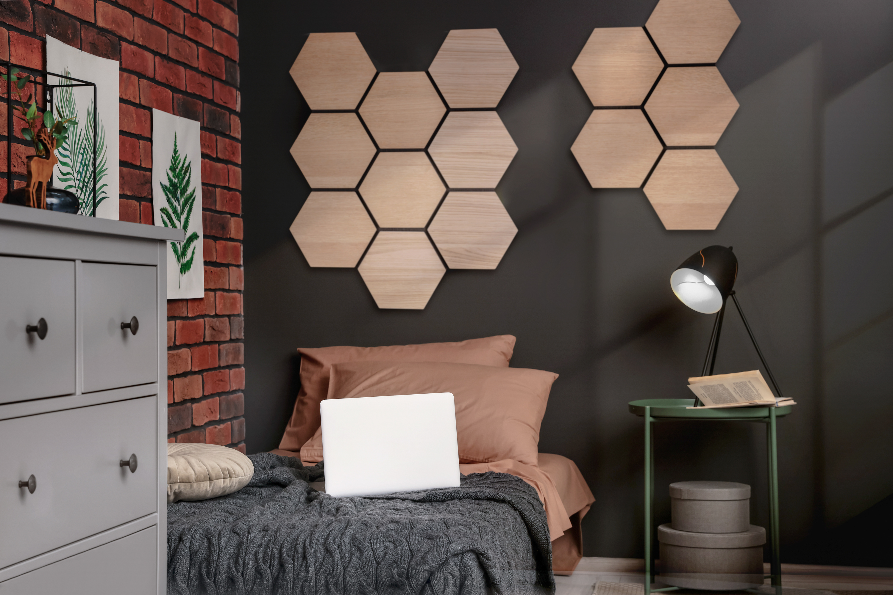 Ukázka umístění akustického panelu G21 81,5x66,5x2,1 cm plástev, přírodní dub