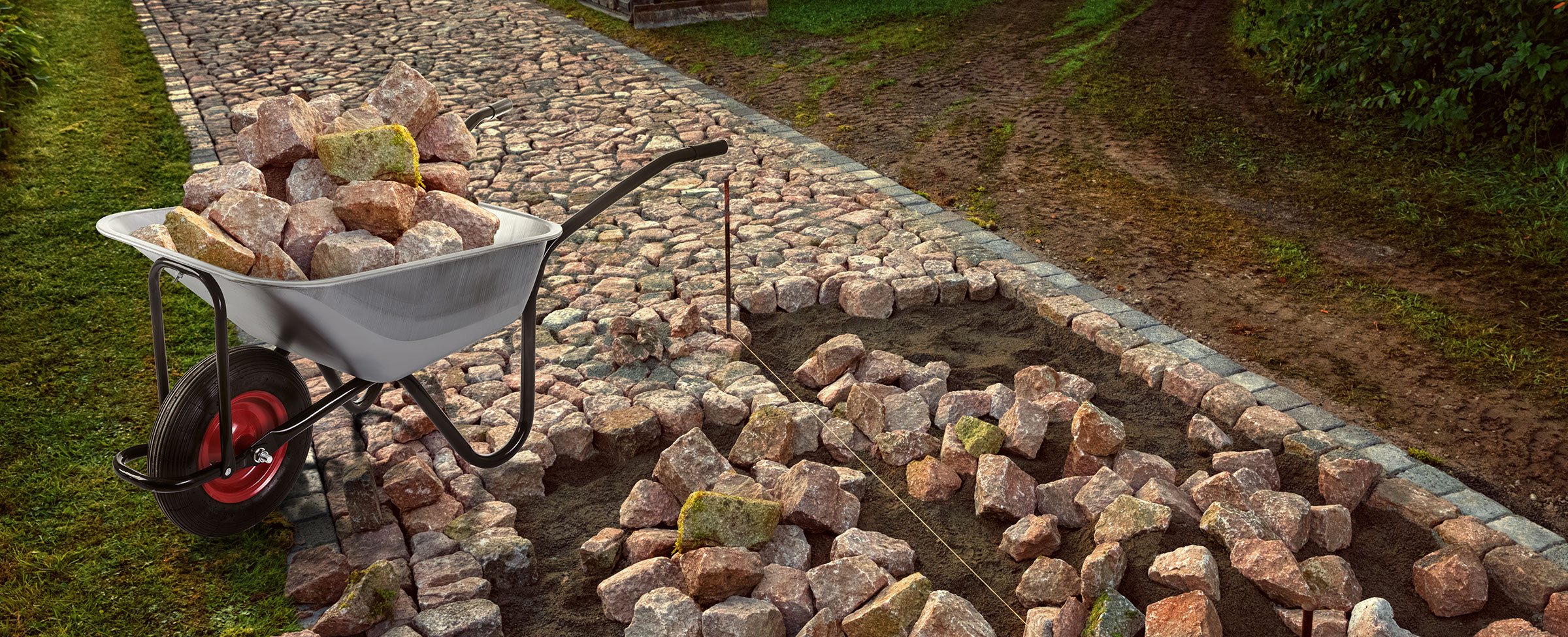 kolečko G21 naložené dláždicími kameny na rozestavěném zahradním chodníku