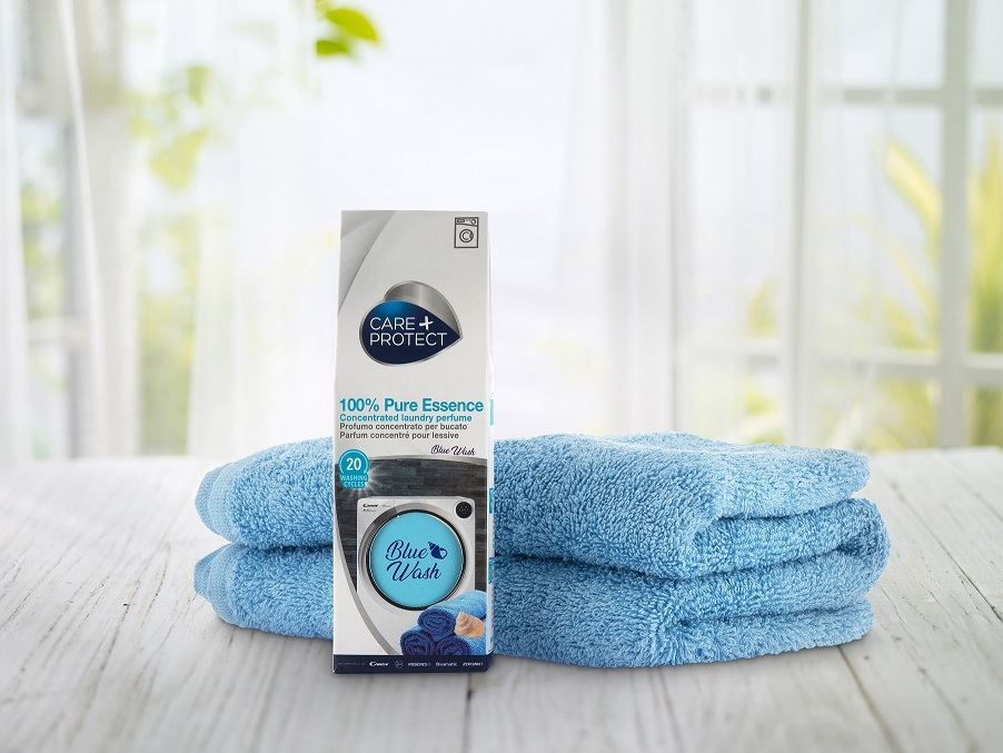 Care+Protect Blue Wash obsahuje 100% koncentrovaný parfém, ktorý nie je rozpustný vo vode, netvorí škvrny a preniká priamo do textílie.