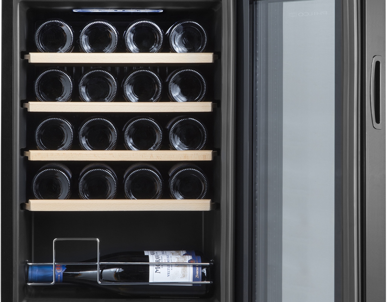 Jednozónová kompresorová vinotéka Philco PW 20 KF poslouží pro správné skladování vína s důrazem na zachování jeho jedinečných vlastností.