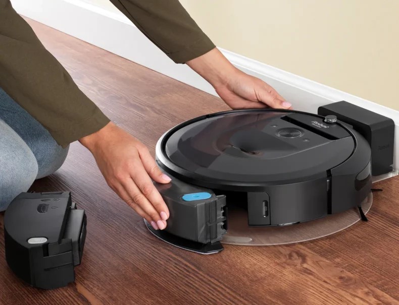 Robotický vysavač iRobot Roomba Combo i8 s funkcí mopování i vysávání