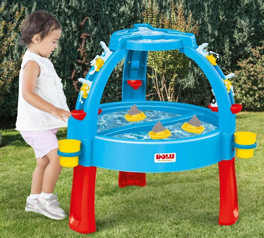 Hrací stolík Dolu Water Fun 2v1 si zamilujú všetky deti od 2 rokov už od prvého použitia.