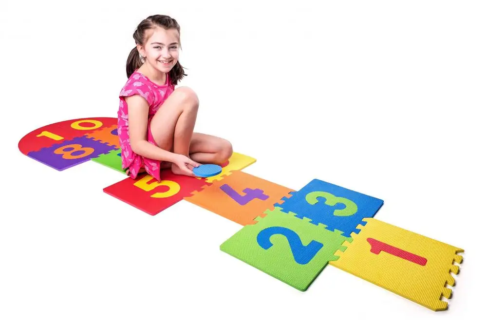 Pestrobarevné pěnové puzzle Plastica 105591629 seznámí vaší ratolest s oblíbenou pohybovou hrou Skákací panák.