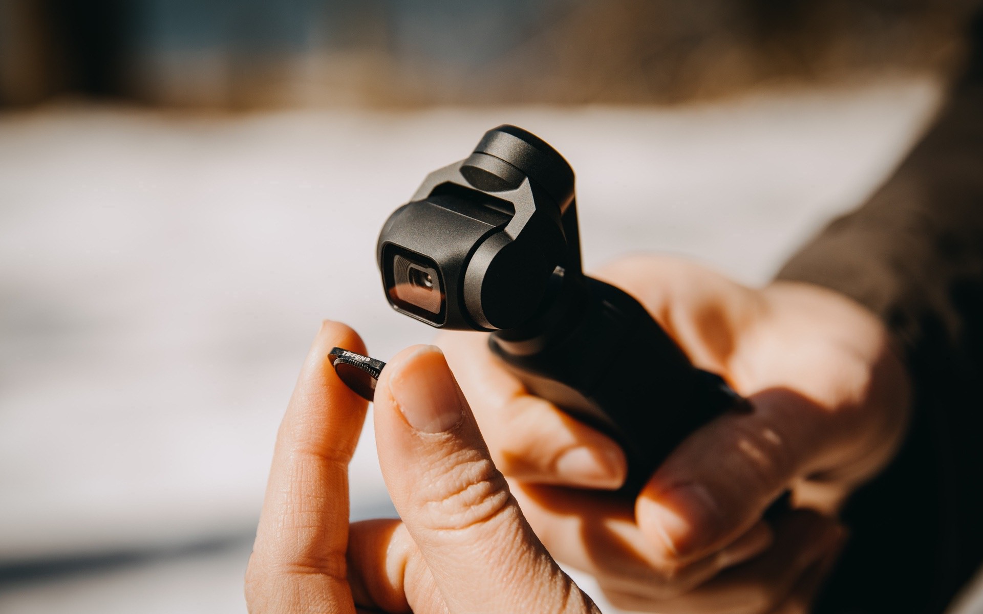 ND filtry od DJI umožní měnit expoziční čas a clonu v mnohem větším rozmezí, pomáhají redukovat chromatické aberace, absorbují UV záření, snižují modravý nádech denního světla a ubírají světlo naprosto rovnoměrně v celé ploše snímku.