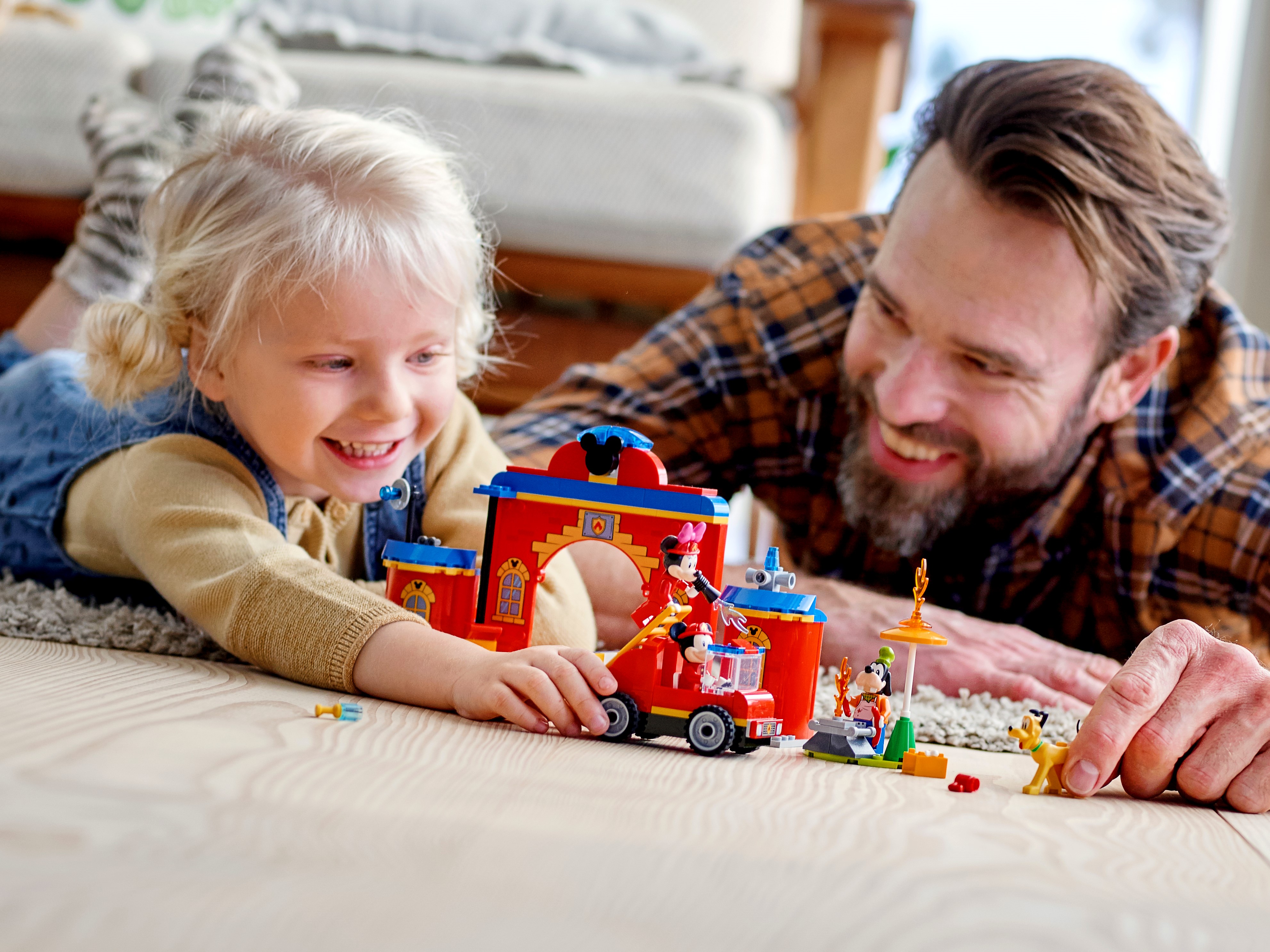 Stavebnice LEGO Hasičská stanice a auto Mickeyho a přátel zabaví vaše dítě na dlouhé hodiny