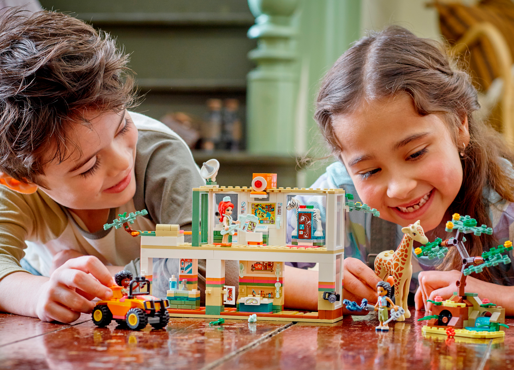 Stavebnice LEGO Friends Mia's Wildlife Rescue (41717) obsahuje celkem 430 dílků a je vhodná pro budoucí veterináře, ochránce zvířat i všechny milovníky přírody od 7 let.