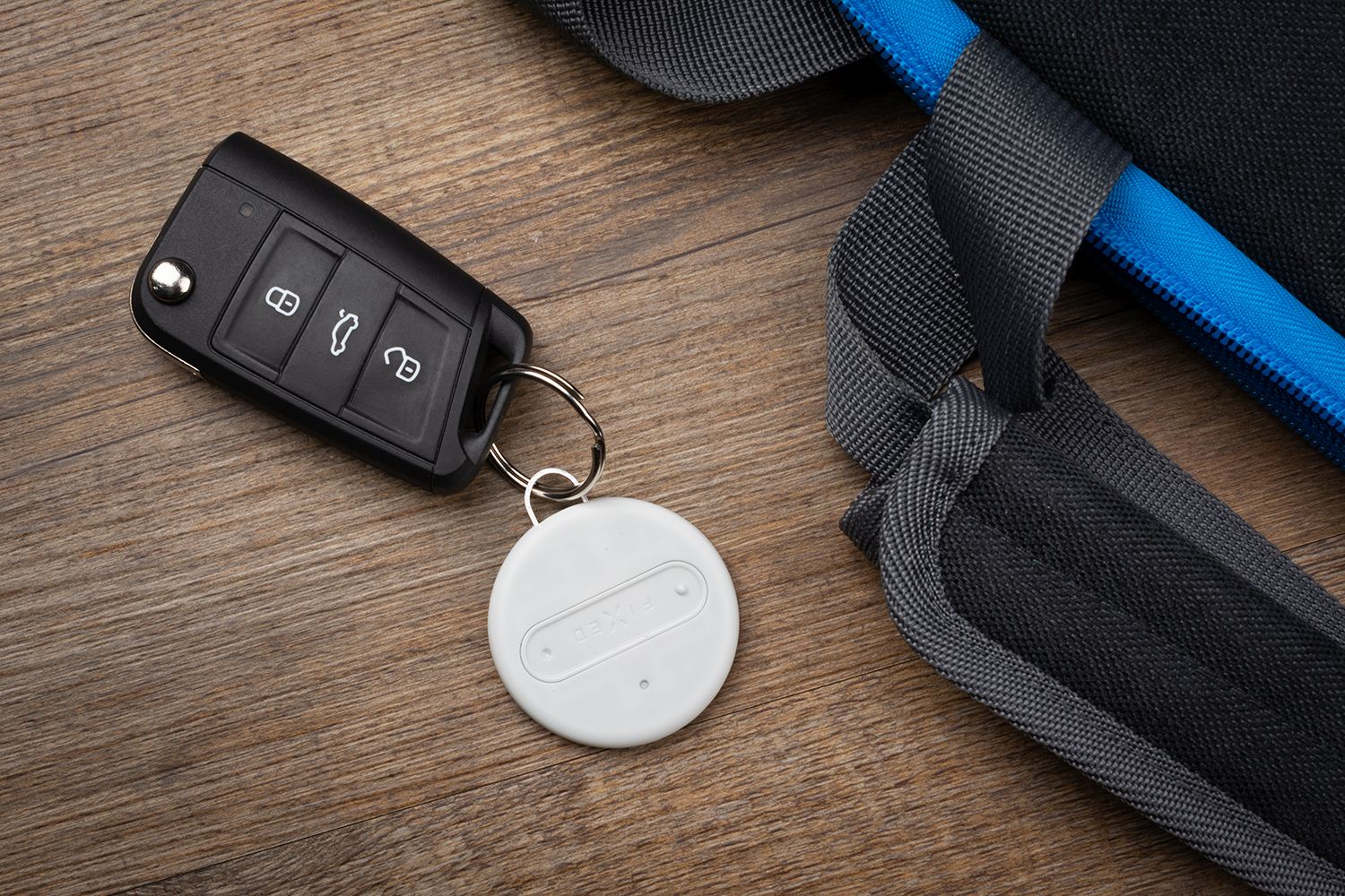 Lokátor Fixed Smart tracker Sense na klíčích od auta