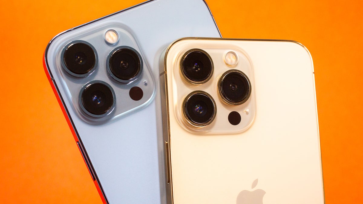 Fotosoustava Apple iPhone 13 Pro se skládá z objektivů pro selfie, širokoúhlé a ultraširokoúhlé snímky i pro fotografování na dálku.